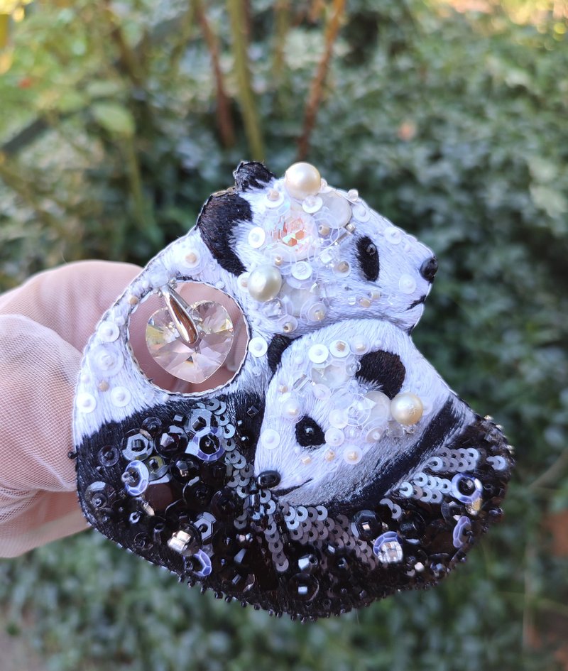 Brooch - pendant embroidery, called Love, with two embroidered embossed pandas. - สร้อยคอ - วัสดุอื่นๆ สีดำ