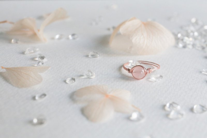 October birthstone-5mm pink crystal Rose Gold ring - แหวนทั่วไป - เครื่องเพชรพลอย สึชมพู