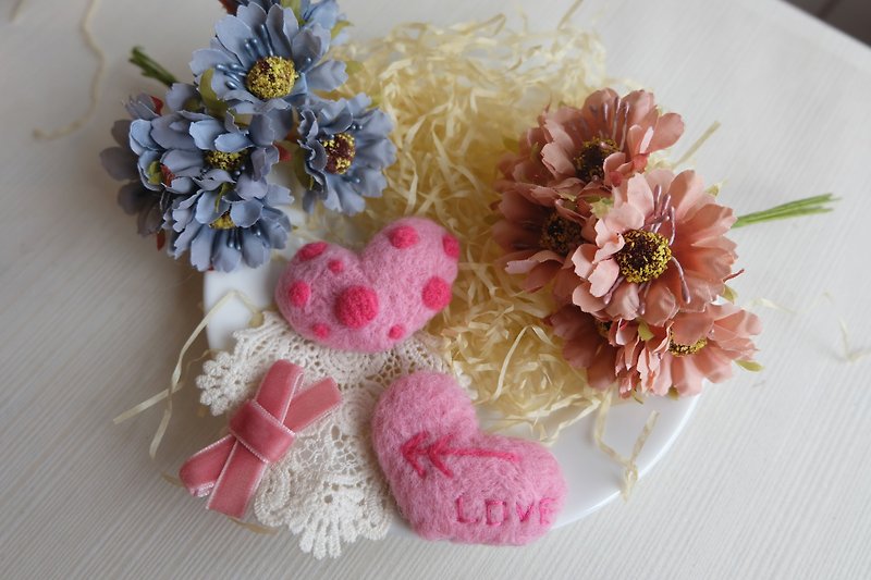 sleeping original handmade Valentine's Day [My Pink Heart] Brooch/Fridge Magnet - Brooches - Wool Pink