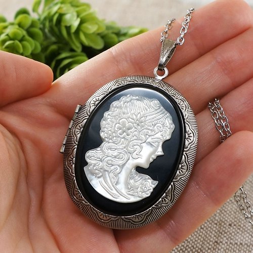 AGATIX White Mother of Pearl Black Agate Lady Girl Cameo Photo Locket Necklace Jewelry