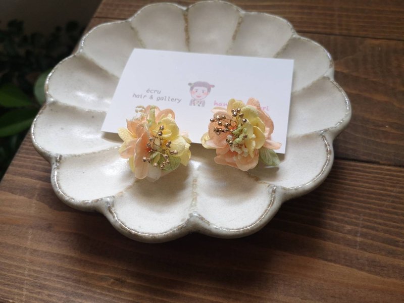 １組限定お花のイヤリング / 金属アレルギーも対応 - 耳環/耳夾/耳骨夾 - 植物．花 黃色