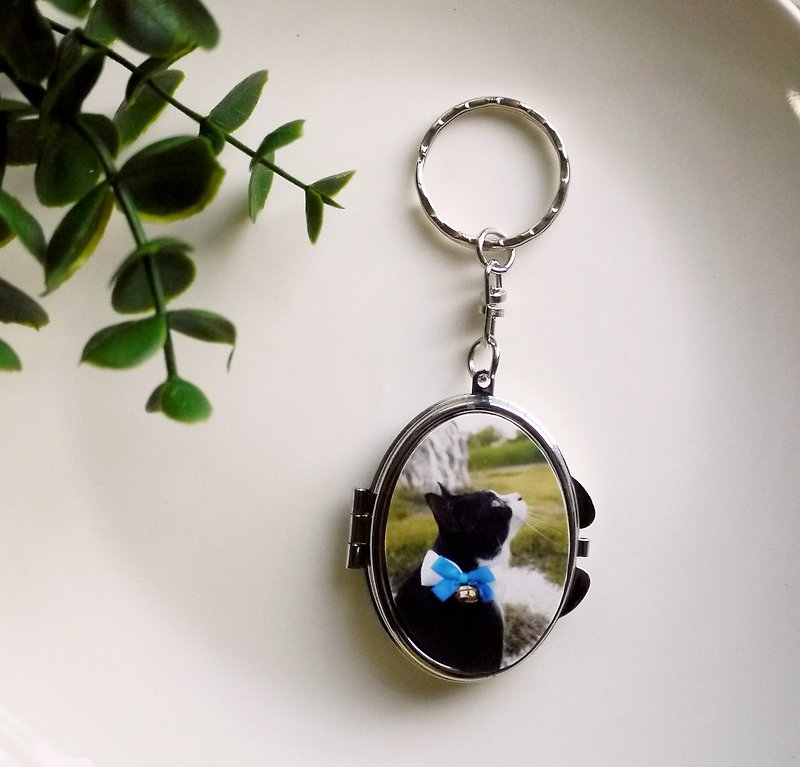 Oval mirror key ring / double-sided photo can be put [Cherry Pdding] - Collar Necklaces - Other Metals Red