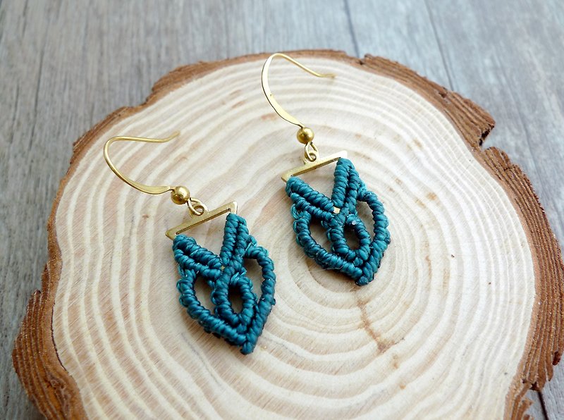 Misssheep-B01 - triangular copper frame green heart folk style South American wax line braided brass beads earrings - Earrings & Clip-ons - Other Materials Green