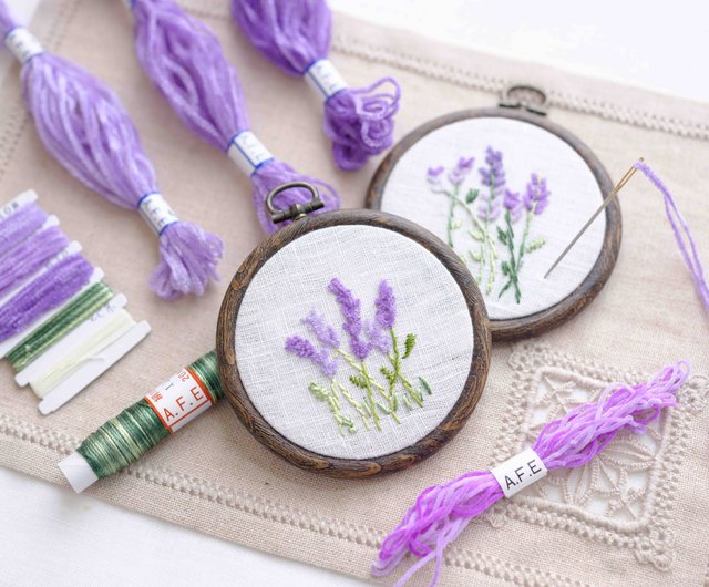 ラベンダーの花の刺繍製作キット はじめての方でも安心 オリジナルモール糸で簡単に刺繍できる花刺繍シリーズです ショップ Art Fiber Endo 編み物 刺繍 羊毛フェルト 裁縫 Pinkoi