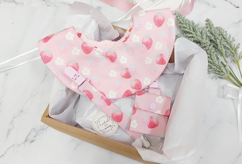 Quick shipment [Little Flower Strawberry] in stock/three-piece set for girls - bib - peace charm bag - handmade pacifier chain - Omamori - Cotton & Hemp 