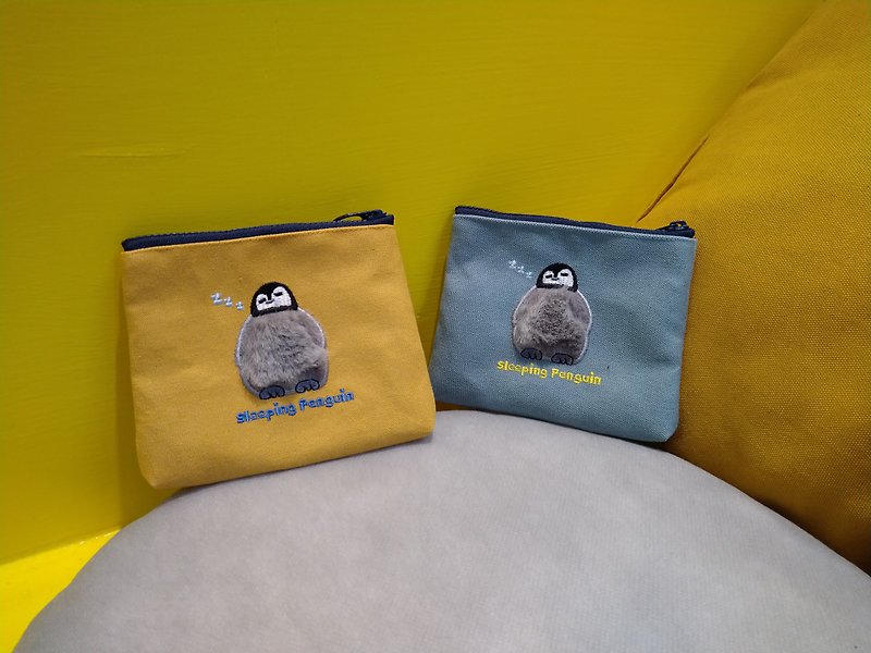 [Furry Penguin Coin Purse] Penguin 2 into the group embroidery long hair universal coin purse Valentine's Day - Wallets - Other Materials Multicolor