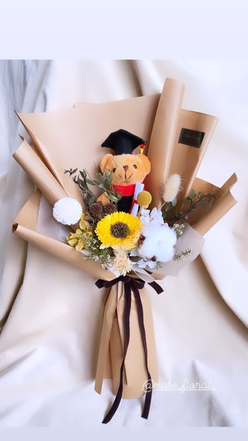 Graduation Bear Bouquet/Valentine's Day Bouquet/Dried Flower Bouquet/Preserved Flower Bouquet/Graduation Bouquet - ช่อดอกไม้แห้ง - ผ้าฝ้าย/ผ้าลินิน 