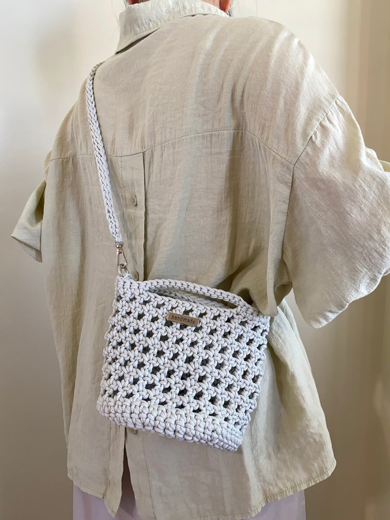 ZHII Studio summer hollow bucket bag hand-woven bag - กระเป๋าหูรูด - ผ้าฝ้าย/ผ้าลินิน 