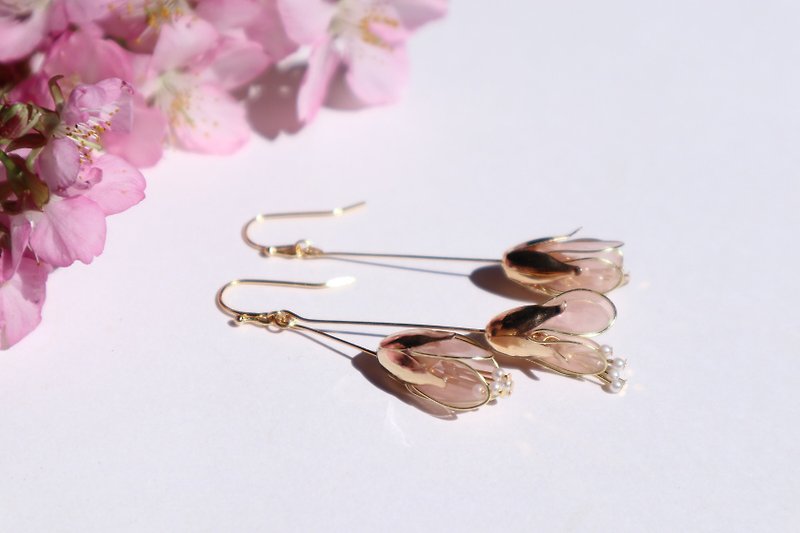 Flower earrings waiting for light Pink - Earrings & Clip-ons - Other Materials Pink