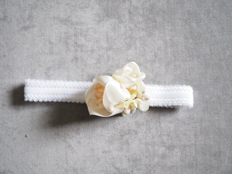 Elegant handmade baby headband for party - Bibs - Silk White