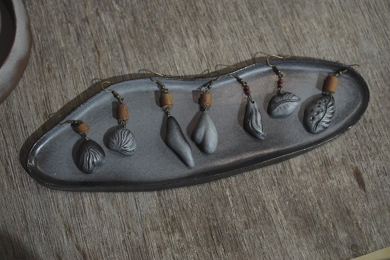 Ceramic earrings/mud gray - Earrings & Clip-ons - Pottery Gray