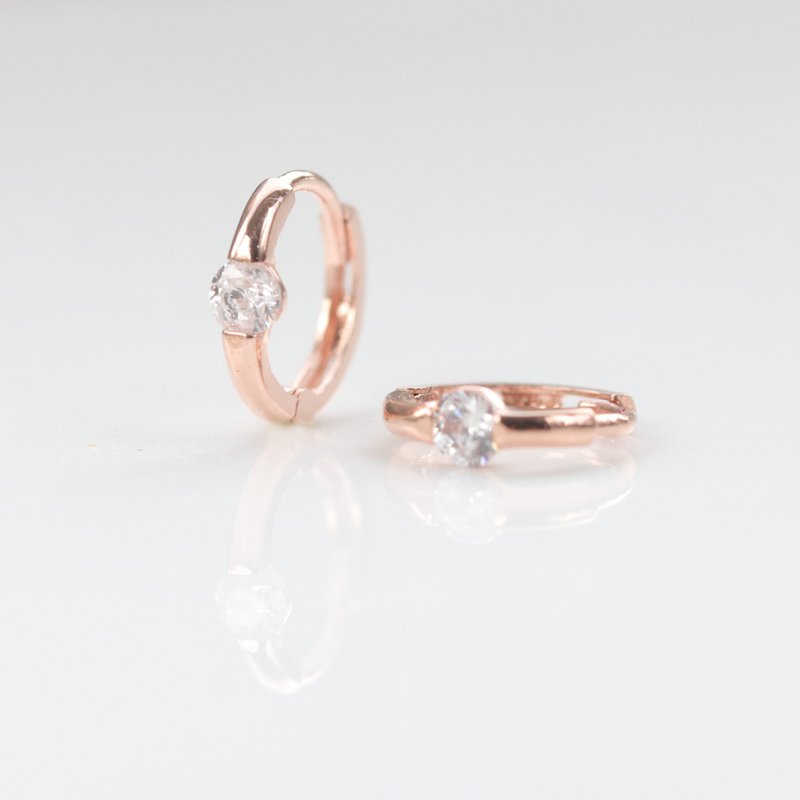 14K Tint CZ Lock Earring 簡約鑽耳扣耳環 - 耳環/耳夾/耳骨夾 - 貴金屬 金色