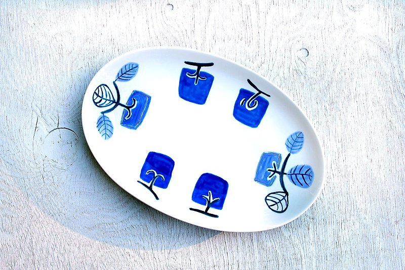 ブルーの柿模様のオーバルプレート - 小皿 - 磁器 ブルー