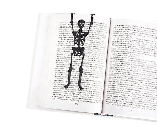 Design Atelier Article Horror bookmark Skeleton in my book. Small bookish gift for horror lovers.