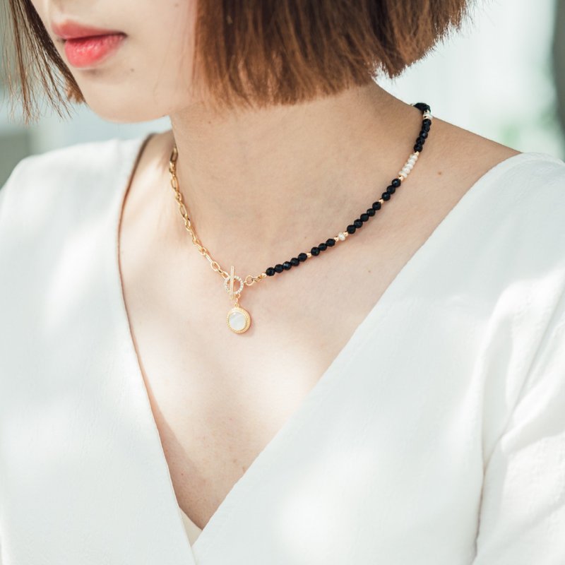 Hepburn's fantasy. Mother Of Pearl Stone Freshwater Pearl 14K Gold Crystal Design Necklace - Necklaces - Crystal Black