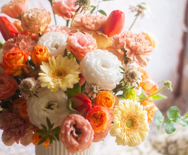 Sweet orange pink flower table flowers | Opening gifts