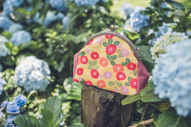 【山吹椿祭】口金包/側背包/手拿包/收納包 - 側背包/斜背包 - 棉．麻 黃色