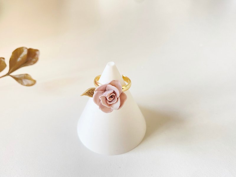 Simplicity | Small fresh rose handmade clay ring / finger / ring - แหวนทั่วไป - วัสดุอื่นๆ 