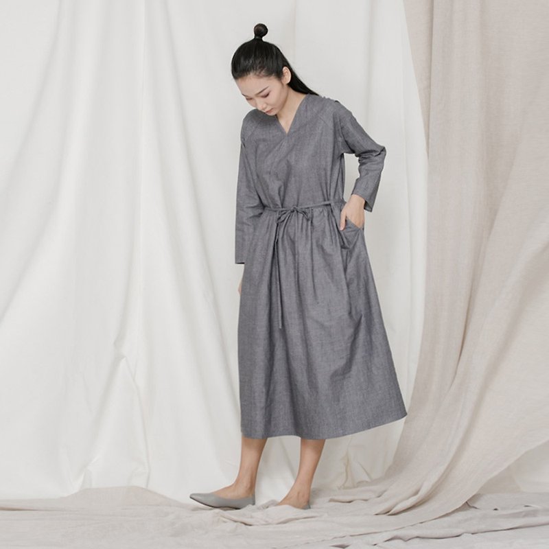 BUFU  traditional Chinese style long sleeves dress D171116 - กี่เพ้า - ผ้าฝ้าย/ผ้าลินิน สีเทา