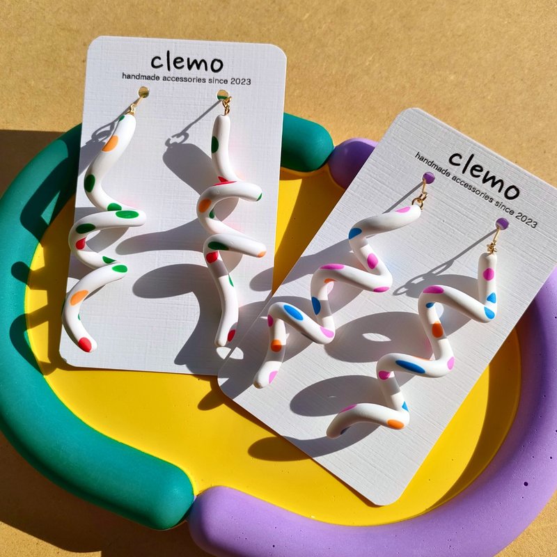 Kurukuru – Garden eel, Earrings / Clip-on Earrings - ต่างหู - วัสดุอื่นๆ หลากหลายสี