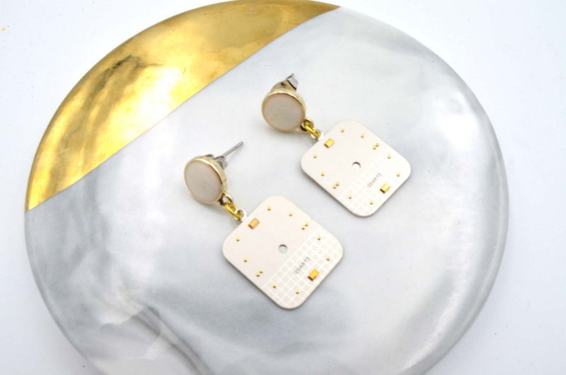 金色古董錶面耳環  Golden Vintage Dial Earrings - 耳環/耳夾/耳骨夾 - 其他金屬 金色