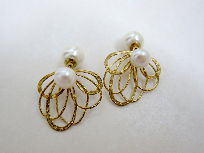 ‧ + double flowers pearl earrings Bronze+ - Earrings & Clip-ons - Gemstone White