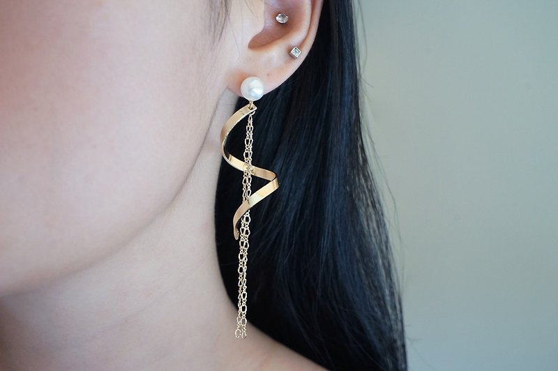 Ribbon - Simple screw-shaped dangle earrings (medical grade anti-allergic steel needle/ Clip-On) - ต่างหู - สแตนเลส สีทอง