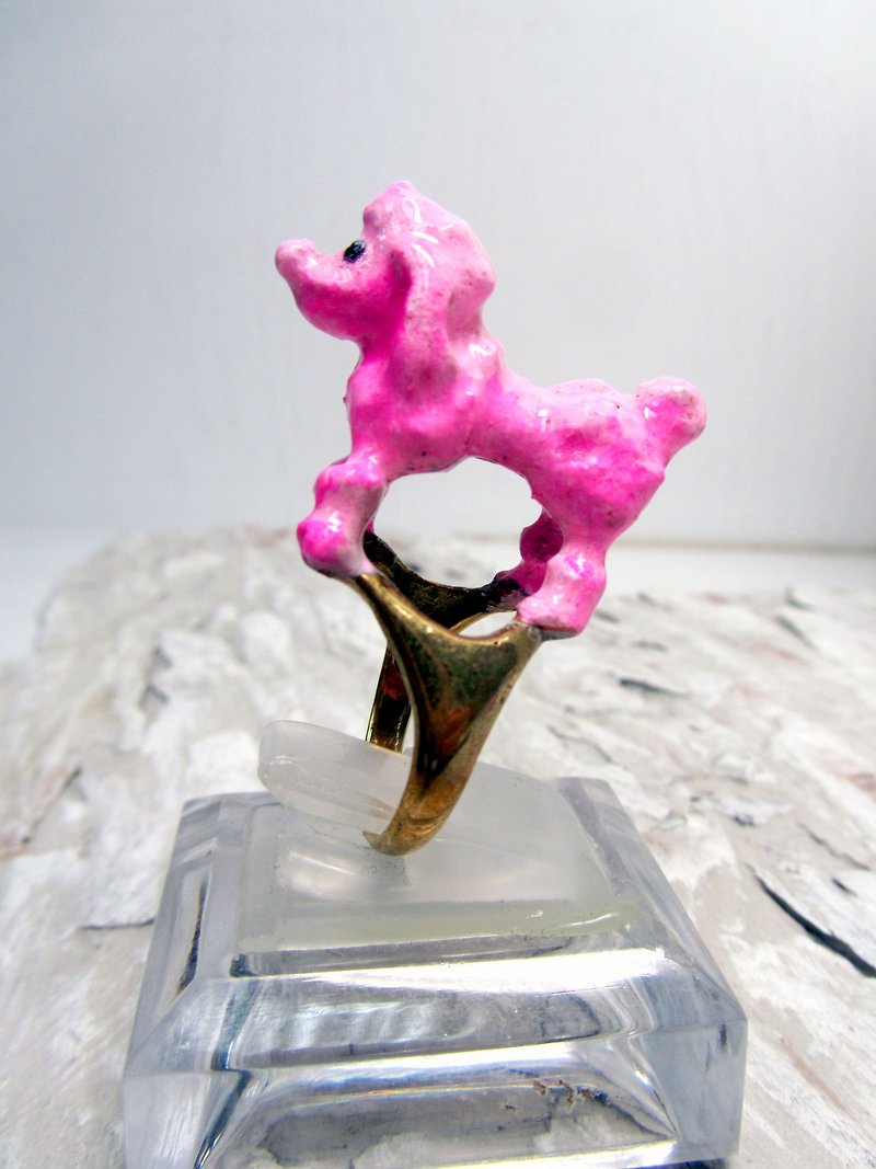 Bronze Poodle pink poodle ring made of hand-painted Epoxy - แหวนทั่วไป - กระดาษ สีนำ้ตาล