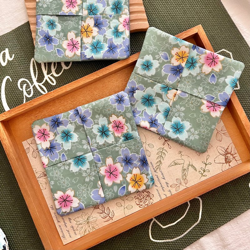 Zakka style handmade coasters Green Sakura patchwork coasters - Coasters - Cotton & Hemp Multicolor