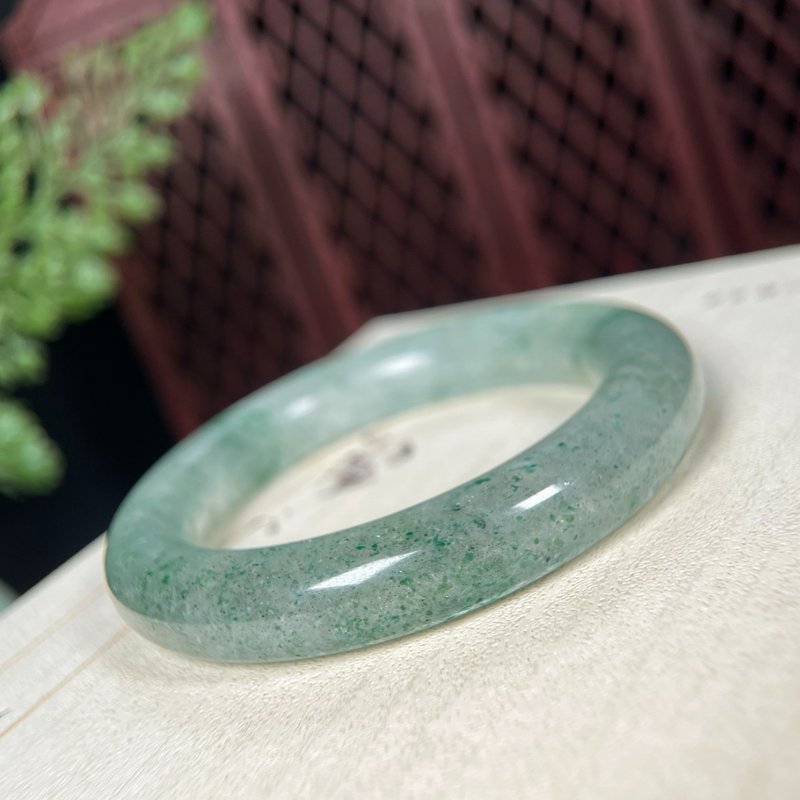 Ice-through starlight white crystal bracelet 55MM symbiotic green mica round bar bracelet is beautiful and hydrating - Bracelets - Crystal Green