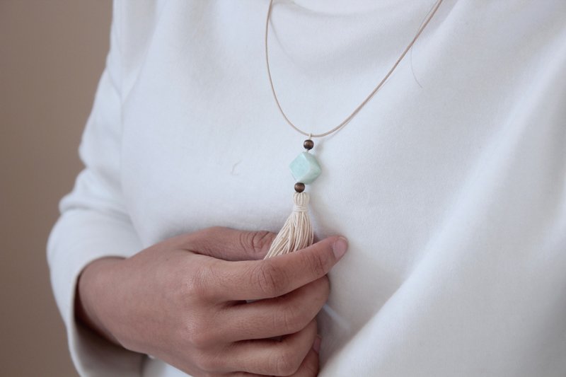 ［Tassel－square］天然石 手工雕鑿 薄荷綠 流蘇 項鍊 頸鍊 石雕 - 項鍊 - 石頭 綠色