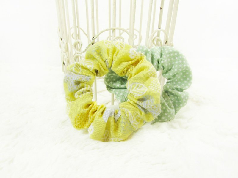 Hand made Mini hair scrunchies - Sunlight forest - เครื่องประดับผม - วัสดุอื่นๆ สีเขียว