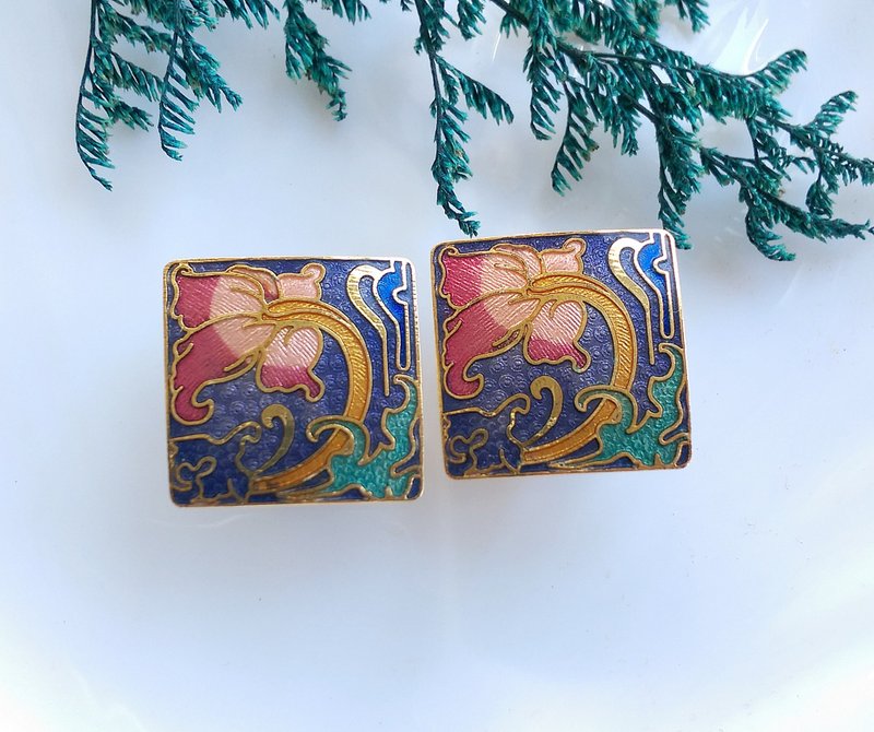 【西洋古董飾品 】景泰藍 藍底花卉 神話世界 夾式耳環 - 耳環/耳夾/耳骨夾 - 其他材質 金色