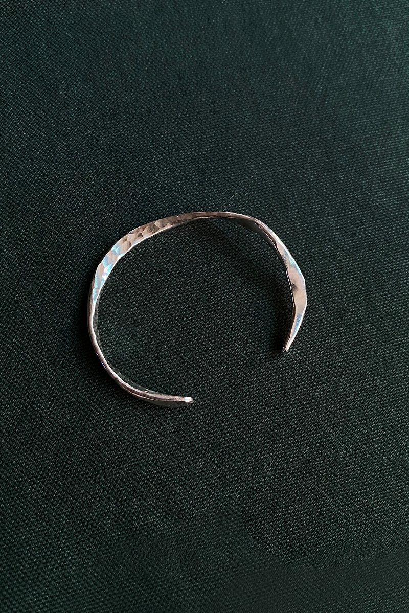 Sterling silver forged corrugated bracelet - สร้อยข้อมือ - โลหะ สีเงิน