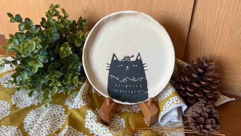 Handmade cat tray-wool cat white tray - Plates & Trays - Pottery White