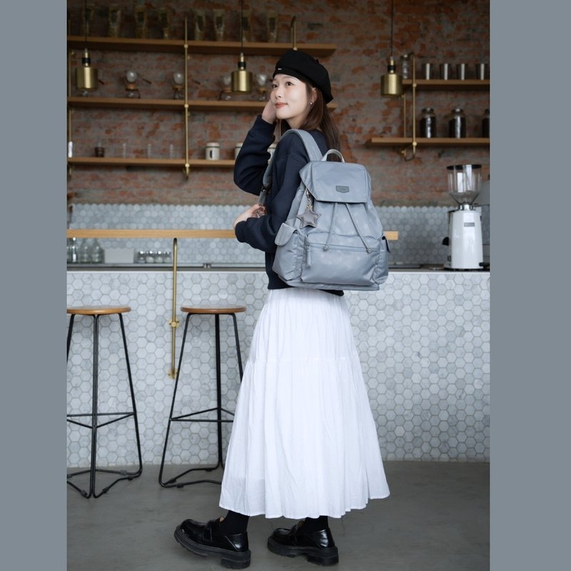 Simple strappy backpack (L) _Galaxy Gray Starry Sky - กระเป๋าเป้สะพายหลัง - เส้นใยสังเคราะห์ สีเทา