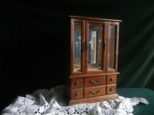 老時光OLD-TIME Vintage & Classic & Deco 【老時光 OLD-TIME】早期台灣製雕刻玻璃珠寶櫃