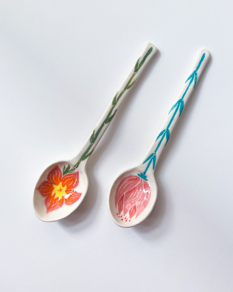 Ceramic Hand Kneading Porcelain Spoon Delivers a Flower Spoon Ceramic Spoon - Cutlery & Flatware - Porcelain Orange