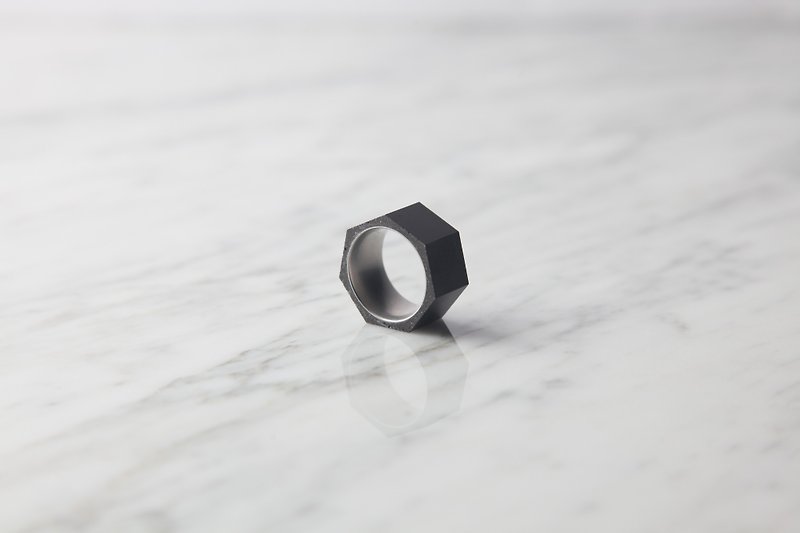 Seven Ring (Dark Grey) - แหวนทั่วไป - ปูน สีดำ