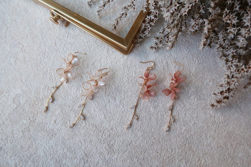 Love Flower-Earrings Handmade Crystal Flower Resin Jewelry Bridal Headwear/Bride's Accessories - Earrings & Clip-ons - Resin Transparent
