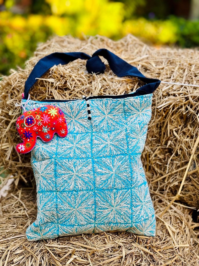 Hand embroidered light blue indigo dyed cotton side bag crossbody bag shoulder bag shoulder bag - กระเป๋าแมสเซนเจอร์ - ผ้าฝ้าย/ผ้าลินิน สีน้ำเงิน