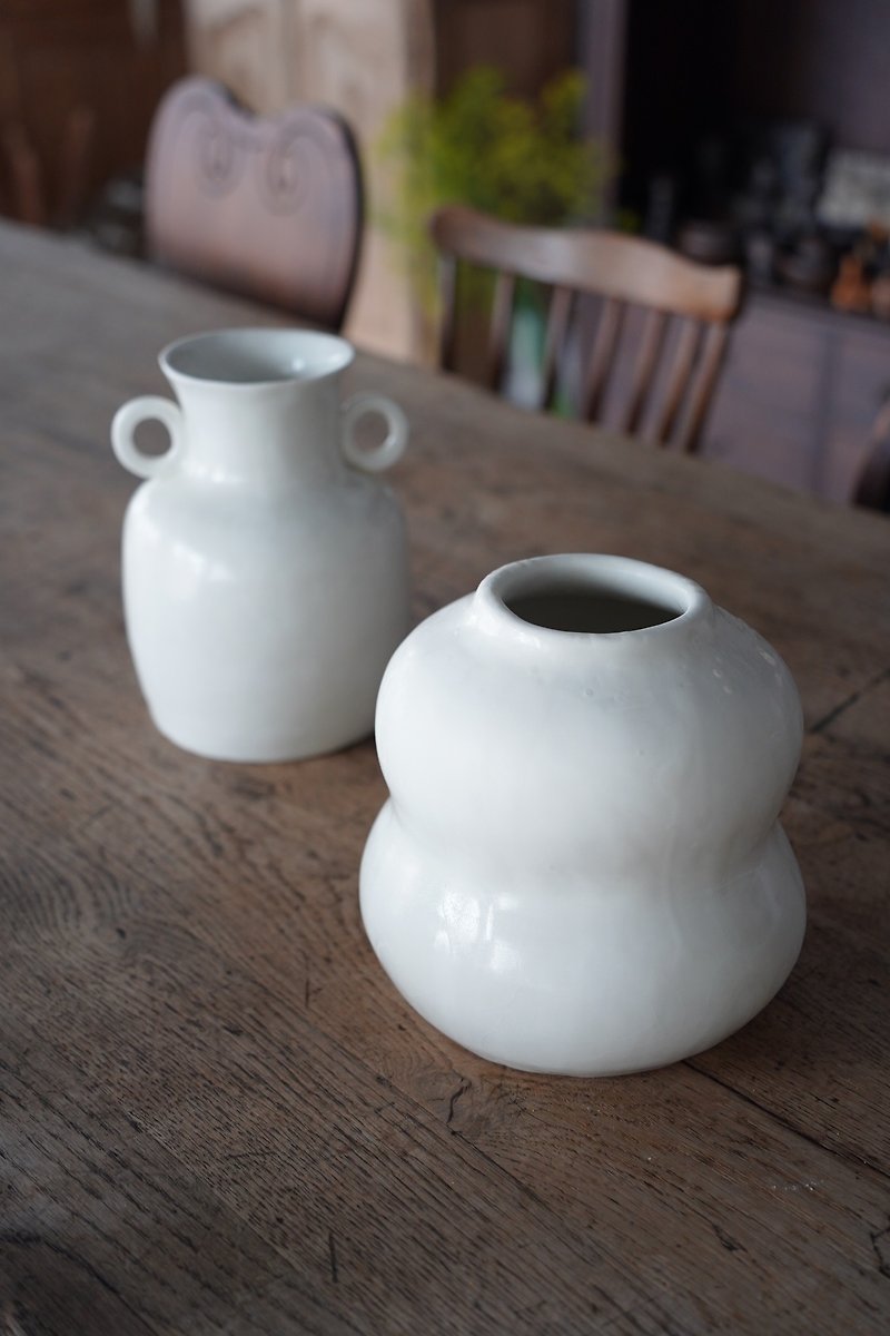 台湾の陶芸家 真野玲子の手練り陶器 中・大の陶器 - 花瓶・植木鉢 - 陶器 ホワイト