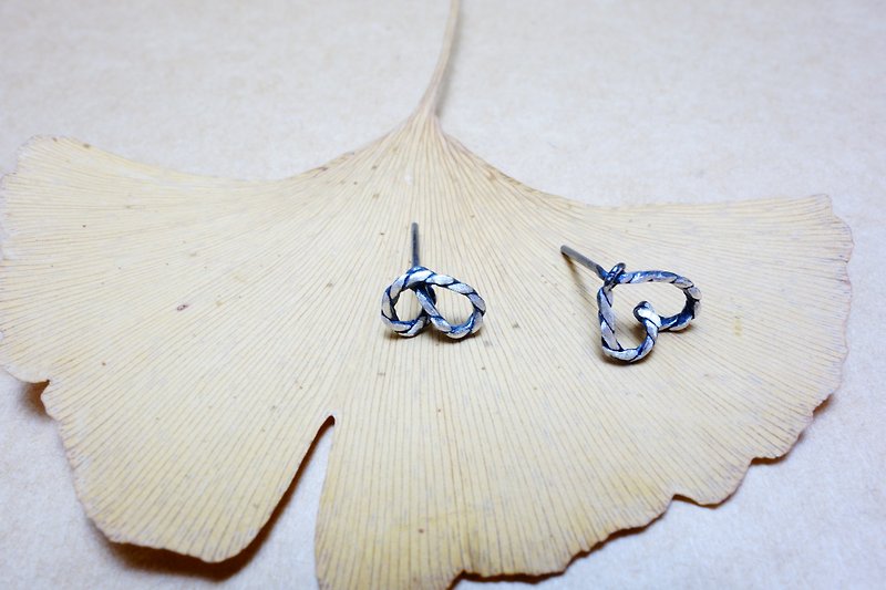 純銀~結繩耳環 牽 掛(愛心) 一體成形 一對960元/單個480元 - 耳環/耳夾 - 銀 銀色