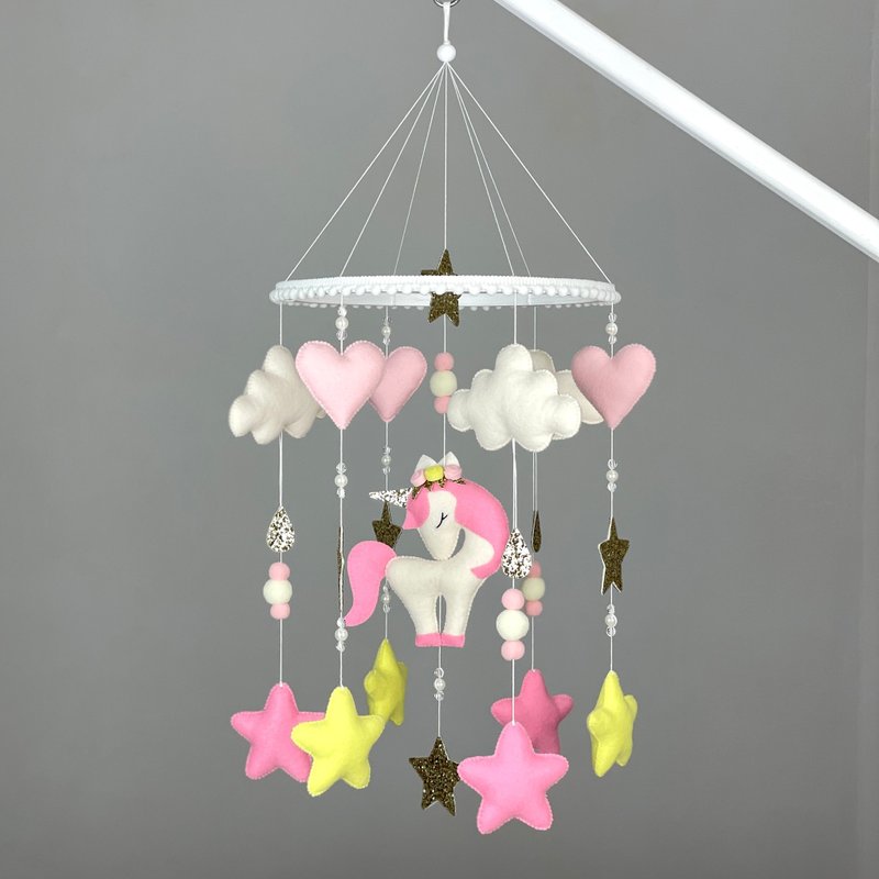 Baby girl mobile crib Unicorn nursery decor Felt handmade crib toys Baby shower - 寶寶/兒童玩具/玩偶 - 其他材質 粉紅色