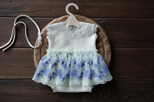 Divaprops White bodysuit with lace for newborn girls: the perfect outfit for a little girl