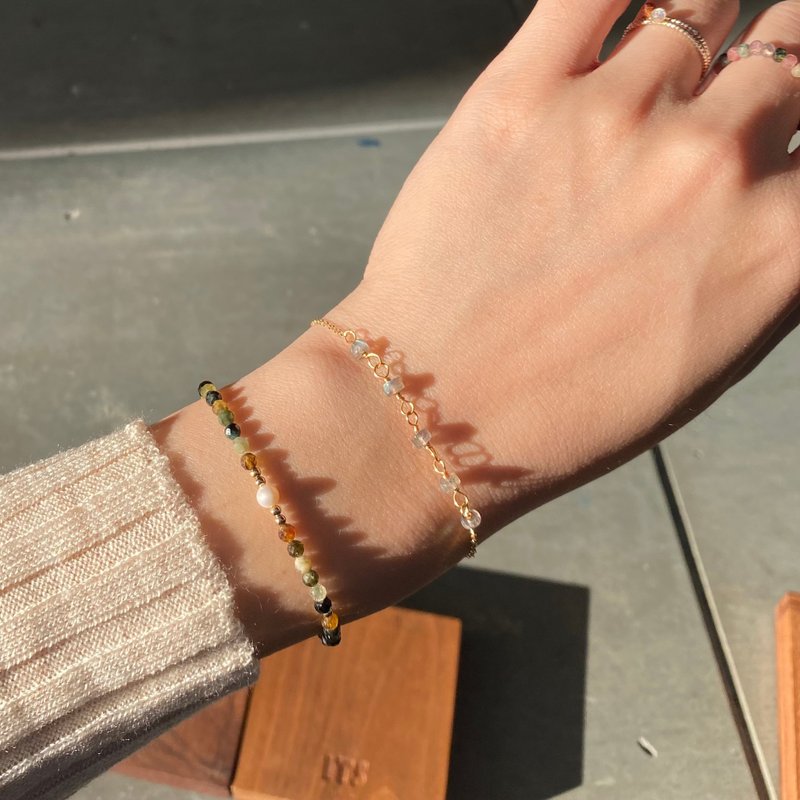 ITS-B132 [String of Five Treasures·14KGF Gemstone Bracelet] Translucent and shiny labradorite - Bracelets - Gemstone Gray