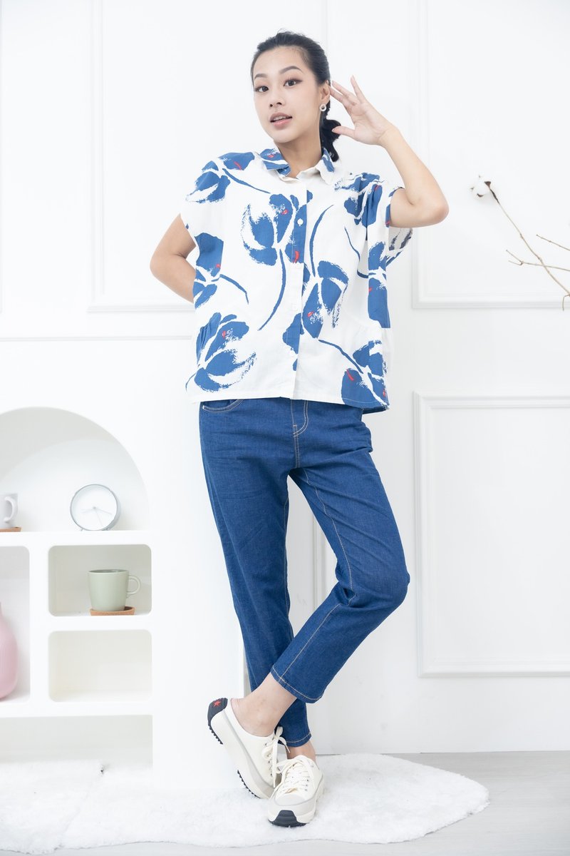 藍色水彩大花無袖襯衫 白色 - 女 T 恤 - 其他材質 白色