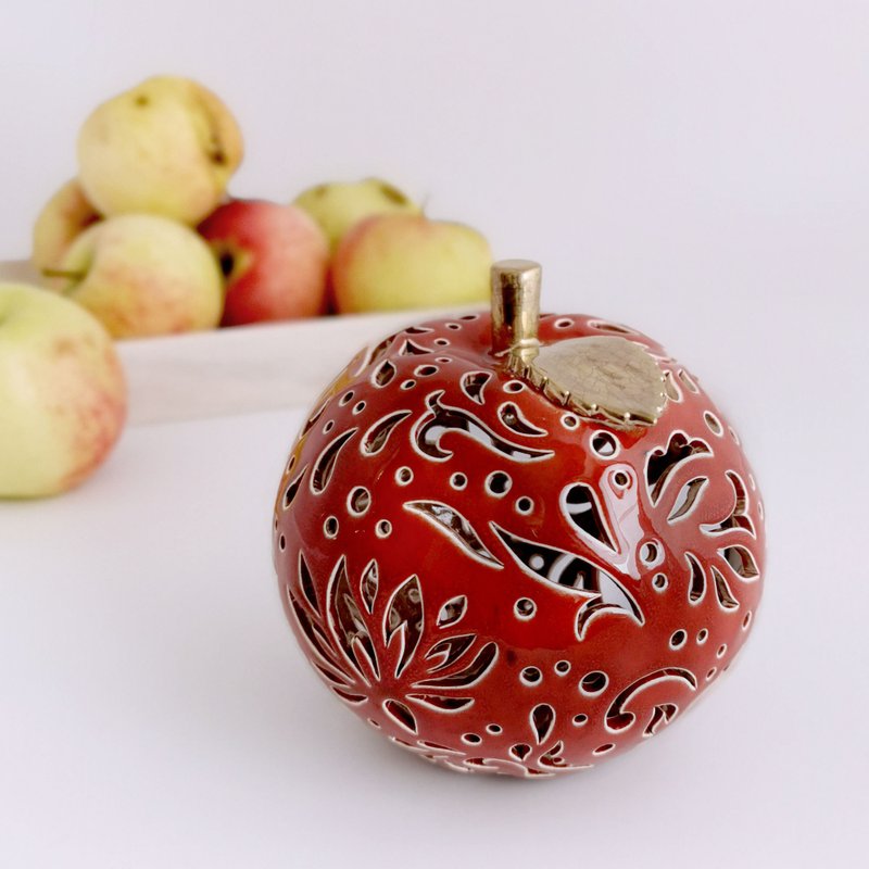 Red Ceramic Tea Light Holder Apple with Gold Leaf - 香氛蠟燭/燭台 - 陶 