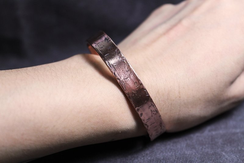 Handmade texture copper bracelet - Bracelets - Copper & Brass Brown