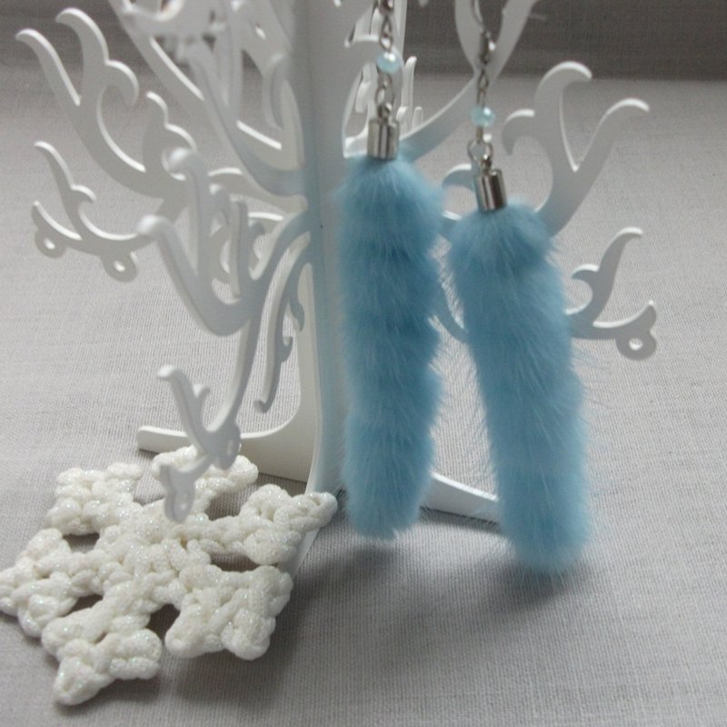 Gentle earrings made of blue mink fur - ต่างหู - หนังแท้ สีน้ำเงิน